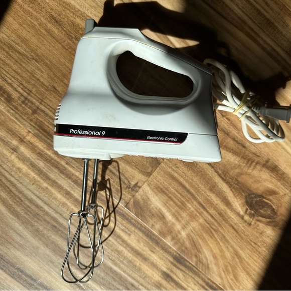KitchenAid 9 speed White Hand Mixer. Works great. A kitchen must have.